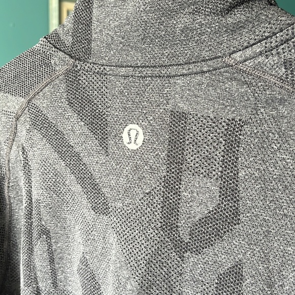 Lululemon Metal Vent Tech Half-Zip Long Sleeve (M) - Picture 5 of 9